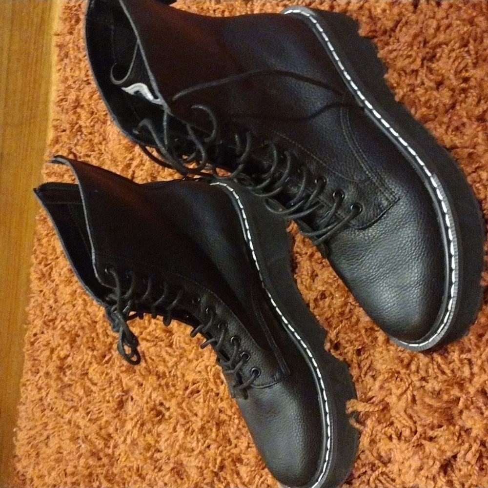 Combat boots